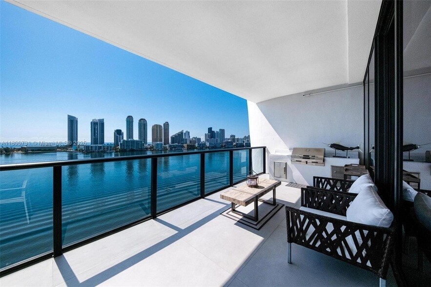 Foto principal - 5500 Island Estates Dr