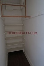 Building Photo - 626 University Ave