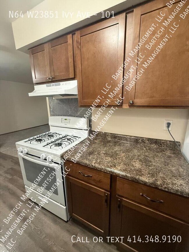 Foto del edificio - N64 W23851 Ivy Ave-101