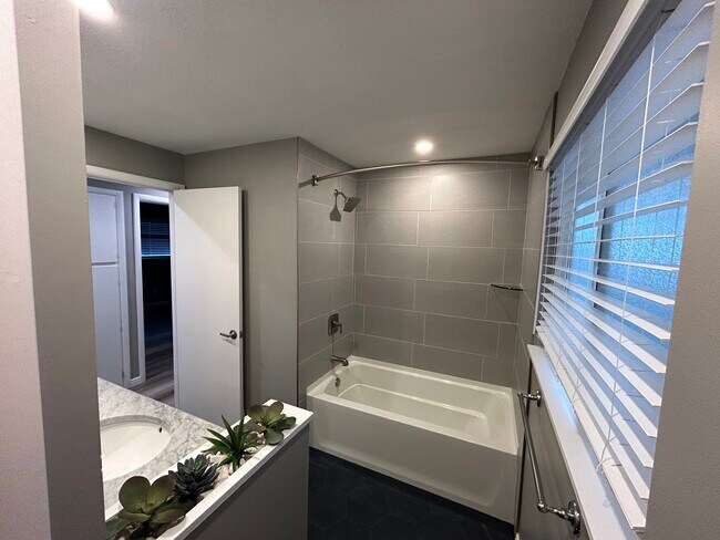 Foto del edificio - 4803 S Memory Ln