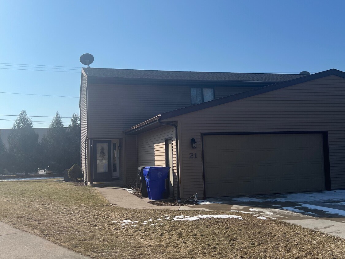 21 Hollyhock Ct, Appleton, WI 54914 Townhome Rentals in Appleton WI