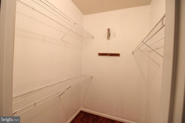 Foto del edificio - 1570 Spring Gate Dr.