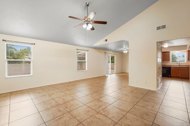Foto del edificio - For Rent | 3 Bed / 2 Bath | 1-Car Garage |...