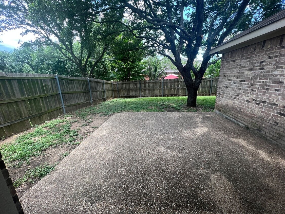 Building Photo - Duplex *LEASING SPECIAL AVAILABLE*