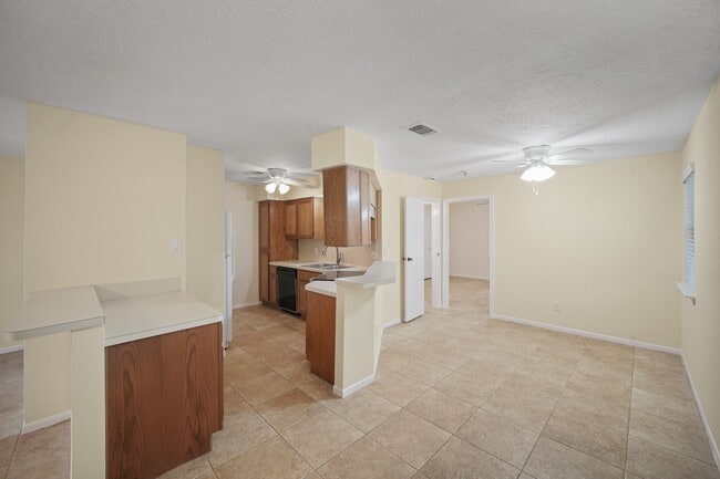 Building Photo - 12755 Mill Ridge Dr