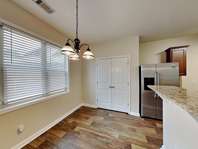 Building Photo - 2609 Bluestone Dr SW