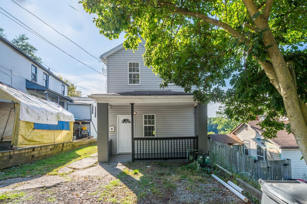Primary Photo - 904 Hilltop St