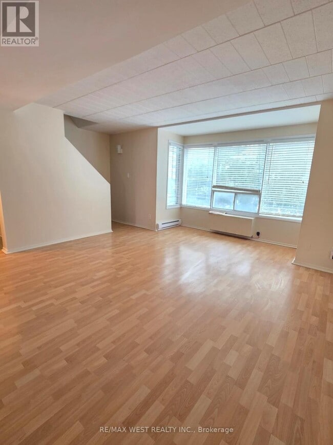 Building Photo - 238 Shuter St