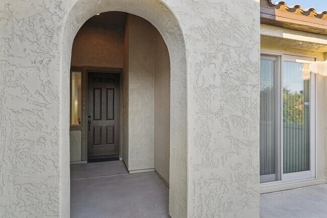 Foto del edificio - 12600 W Rosewood Ln
