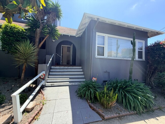 Building Photo - 817 52nd St