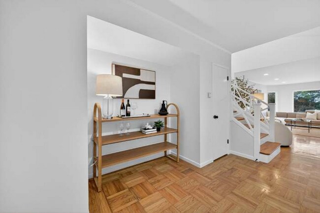 Foto del edificio - 876 N Mayfair Ave