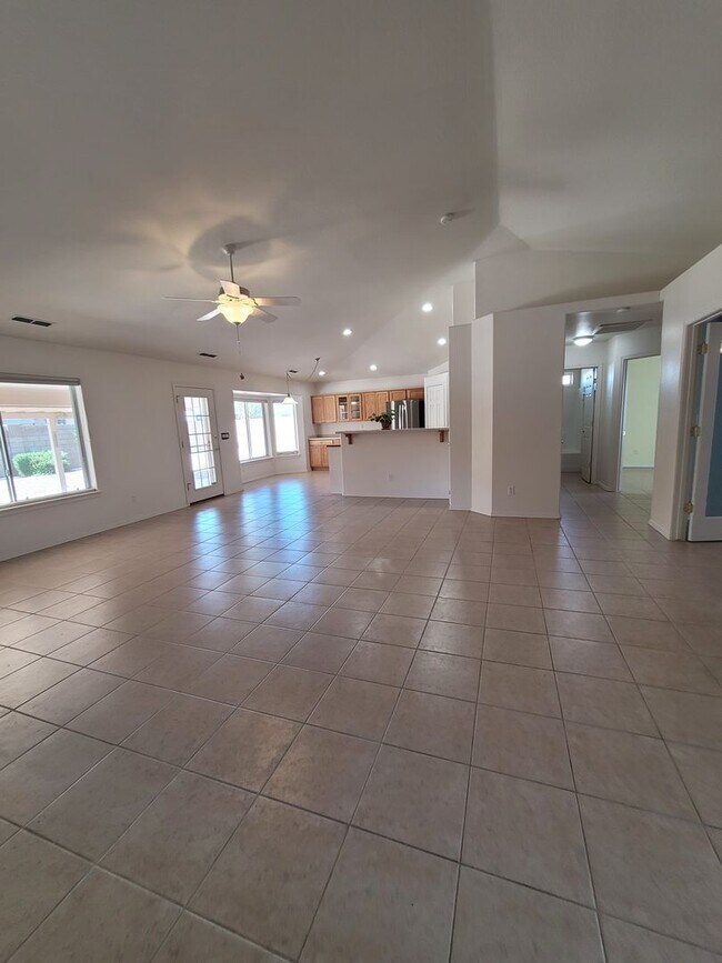 Building Photo - 3 Bedroom + 3 CG in Superstition Hills neighborhood
