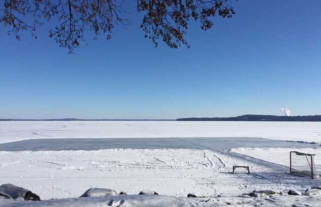 Pista de patinaje sobre hielo de invierno. - 2225 Middleton Beach Rd