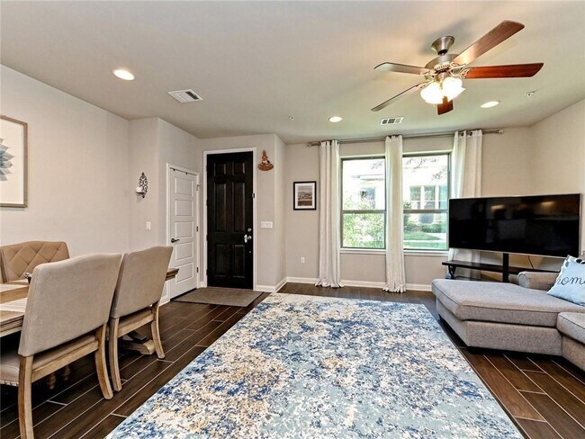 Foto del edificio - 13800 Lyndhurst St