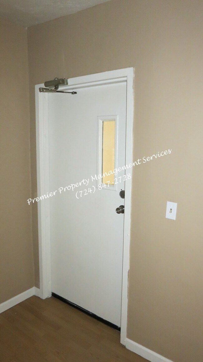 Foto del edificio - 527 Midland Ave