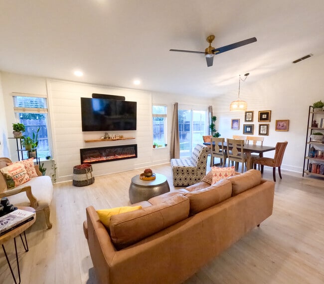 Building Photo - 928 Carter St