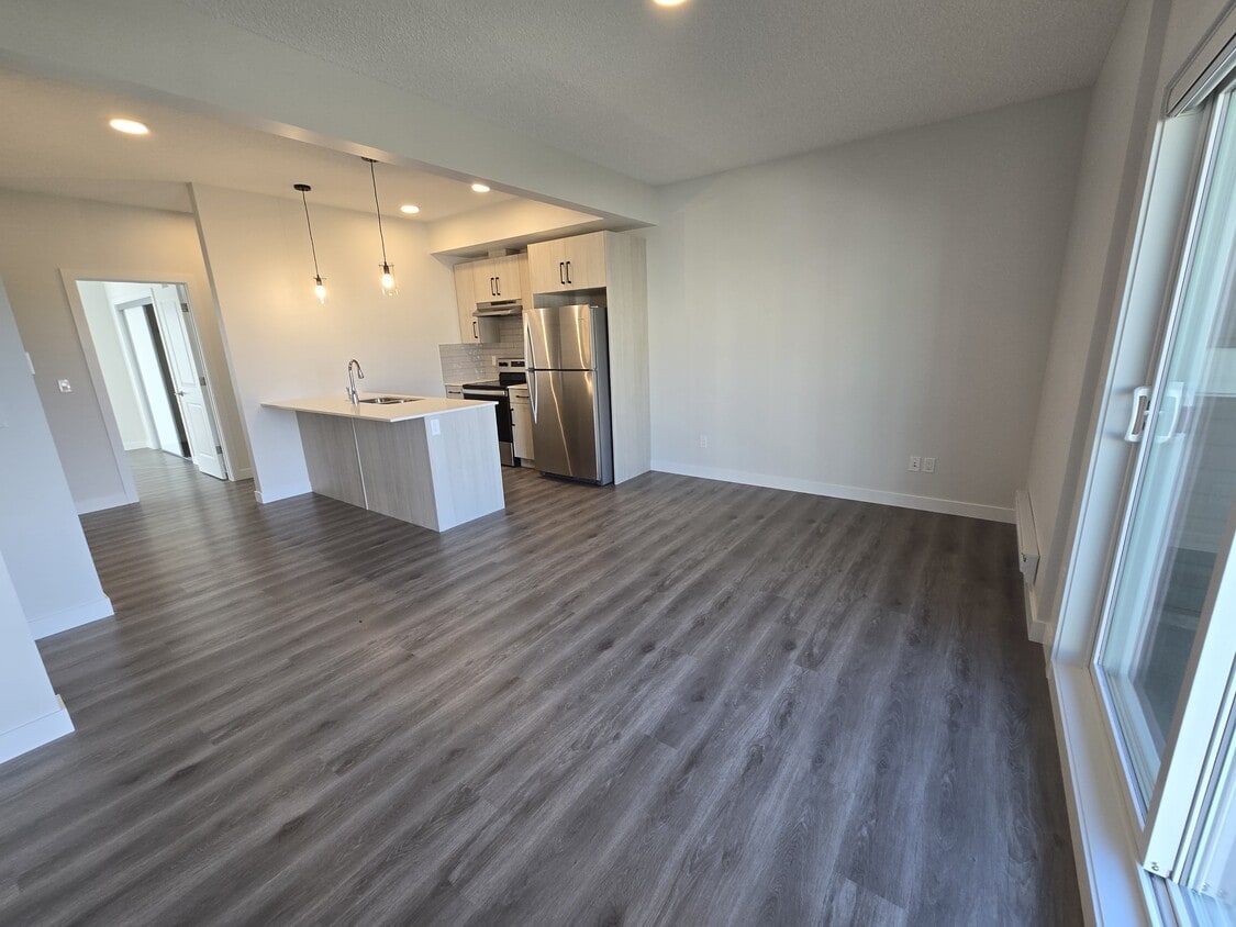 Photo principale - 3640-139 139 Ave NW