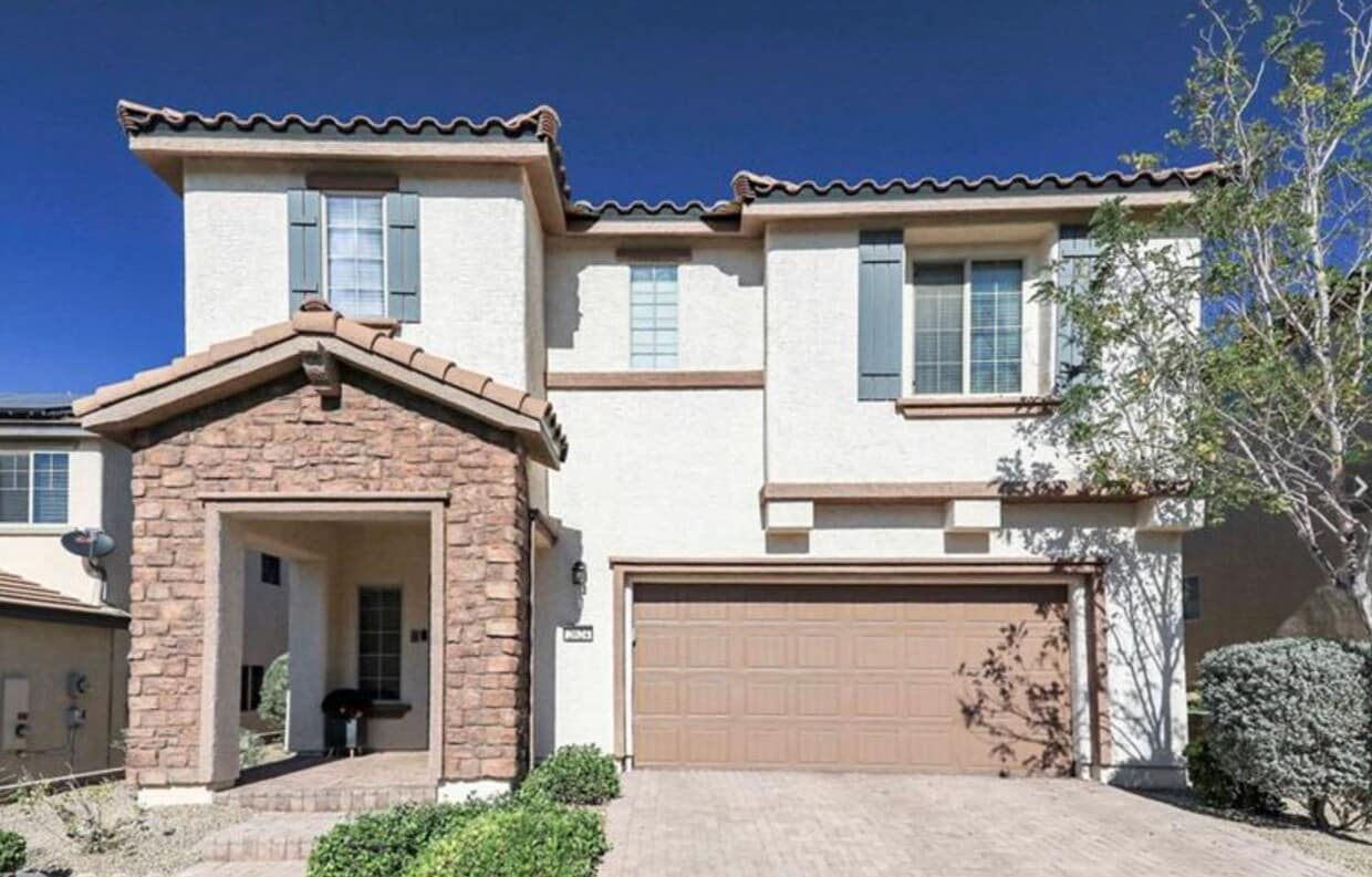 Primary Photo - Stunning 3-Bedroom Home with Loft & Den in...