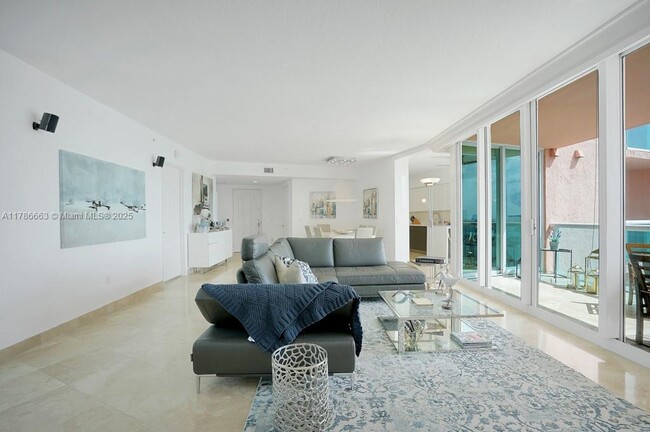 Foto del edificio - 3370 Hidden Bay Dr