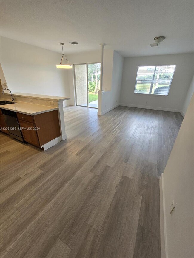 Foto del edificio - 331 River Bluff Ln