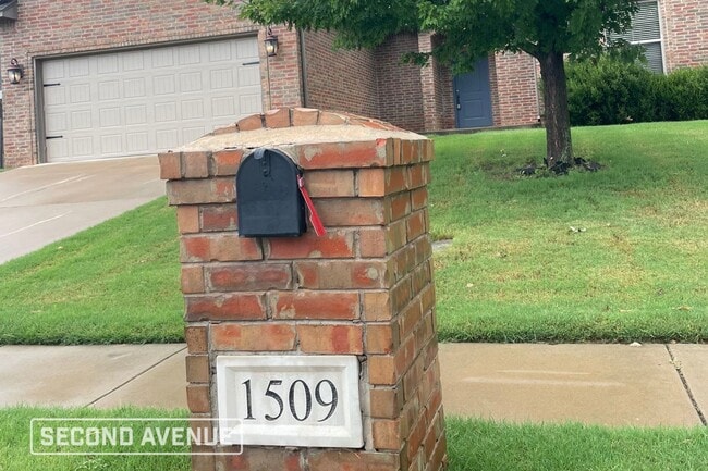 Building Photo - 1509 Kingsridge Dr