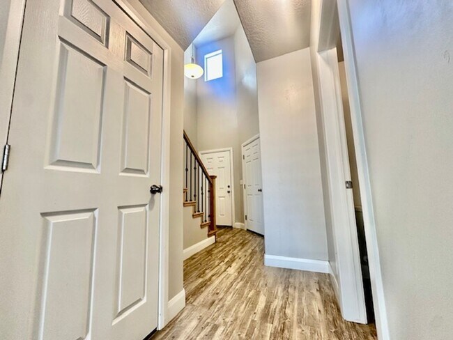 Foto del edificio - 3 bed -2.5 bath - Newer townhome in the heart of Cedar City!