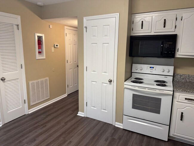 Foto del edificio - Huntington Parkway Duplex 1