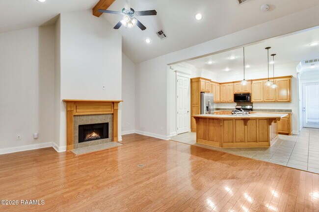 Building Photo - 200 W Brentwood Blvd