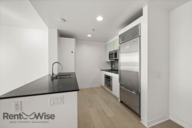 Building Photo - 501 Beale St