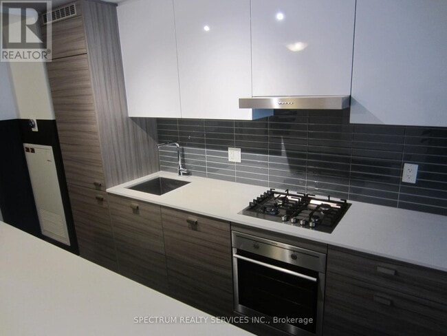 Photo du bâtiment - 835 St Clair Ave W