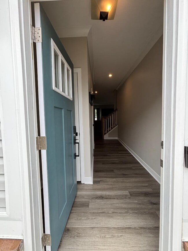 Building Photo - 300 Golan Cir