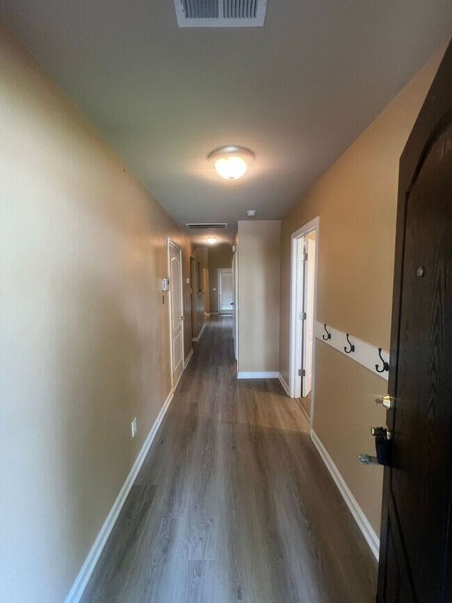 Building Photo - Magnificent 3 bedroom 3 bath Home in Mulberry Park!