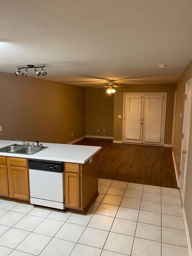 Foto del edificio - Regency Square Condo, Unit A3