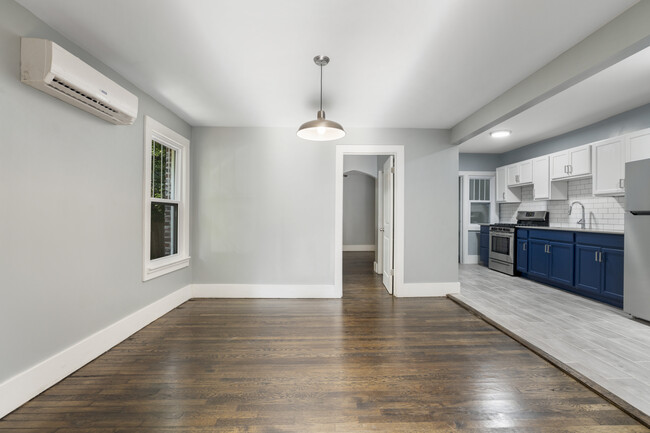 Dining Room - 220 N Tacoma Ave
