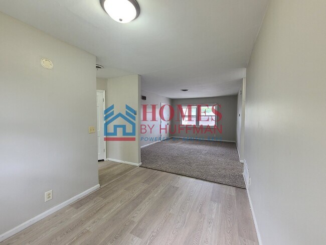 Building Photo - Two Bedroom Upstairs | Boonville | Deposit Special