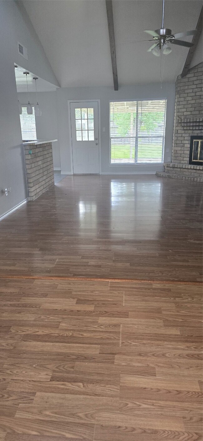 Foto del edificio - 15923 Boulder Oaks Dr