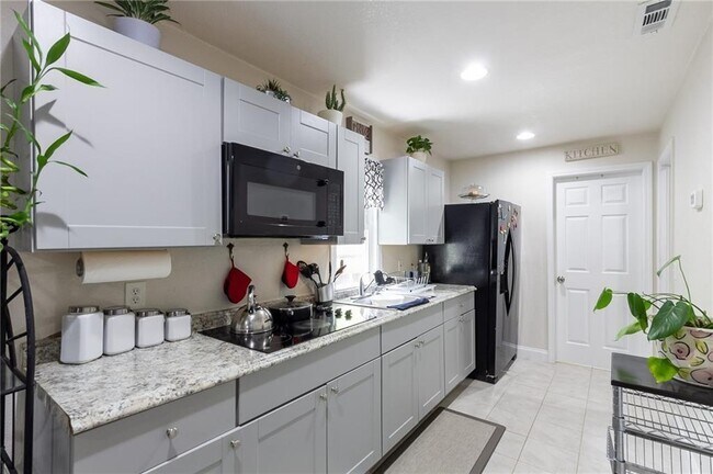 Building Photo - 728 Saybrook Cir NW