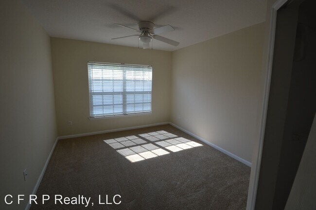 Building Photo - 3 br, 2 bath House - 724 Crest Pines Dr #521