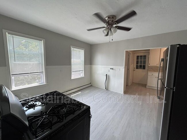 Building Photo - 16 Carlstad St