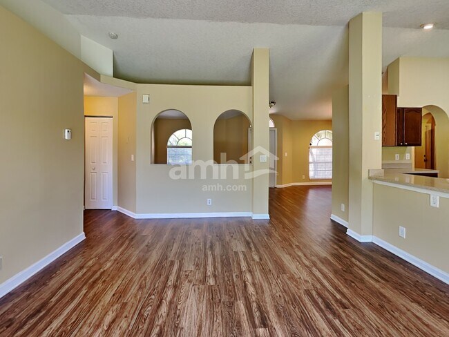 Foto del edificio - 2245 SW Savage Boulevard