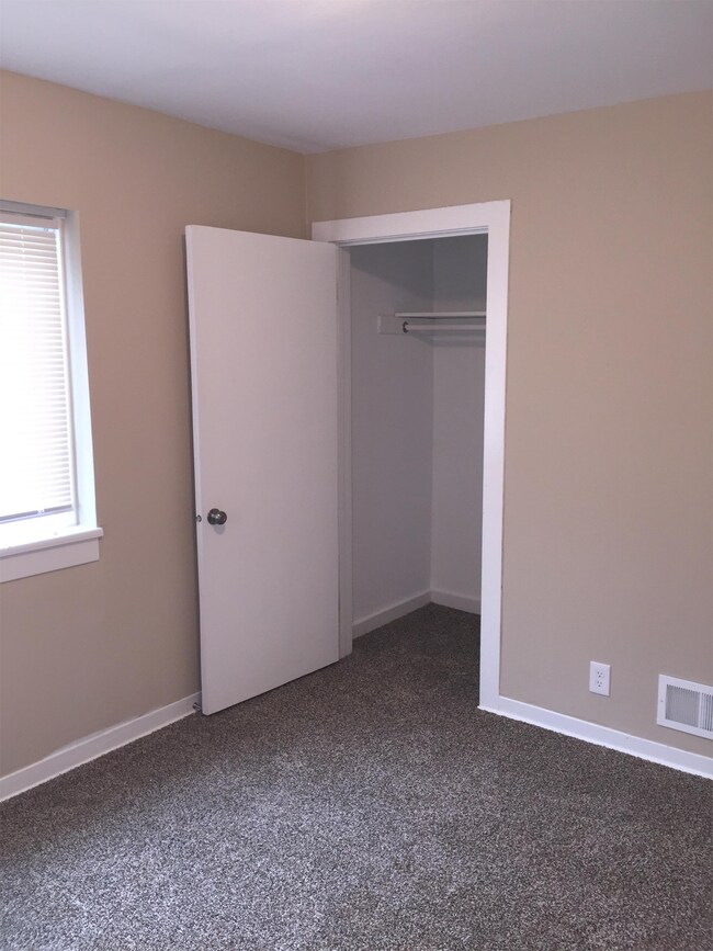 Foto del edificio - 6118 W Medford Ave