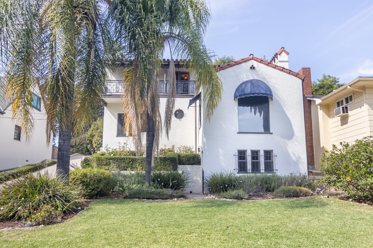 Primary Photo - 2041 Fair Oaks Ave