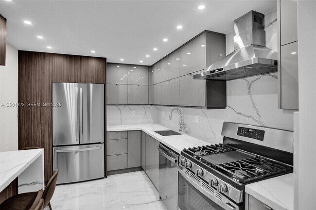 Foto del edificio - 2030 S Ocean Dr