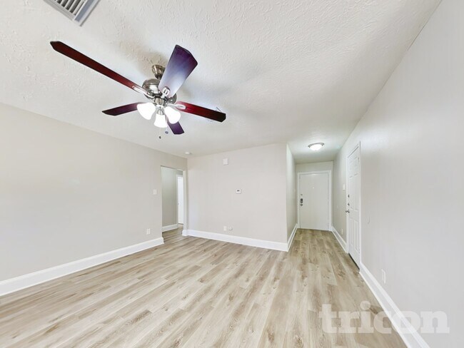 Building Photo - 4427 Oakside Dr