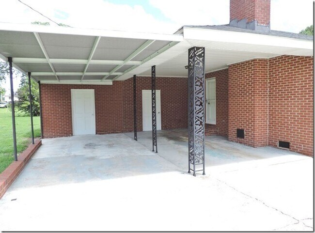 Foto del edificio - 2223 Imperial Ave E