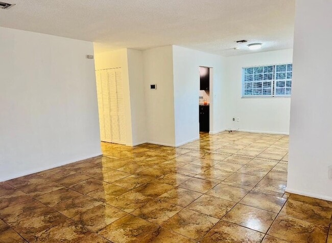 Foto del edificio - 2941 NW 9th Pl