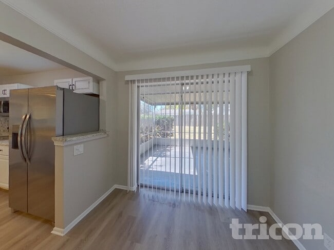 Building Photo - 6630 17th Ln N