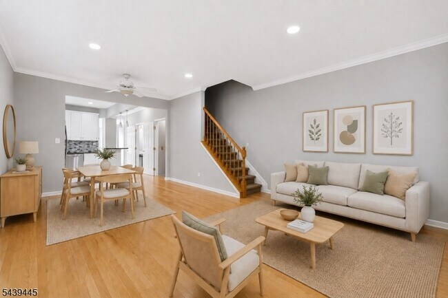 Building Photo - 334 Wilshire Dr
