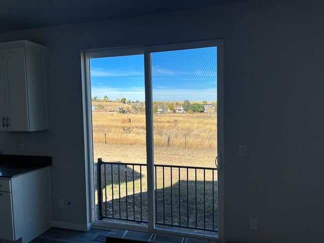 Building Photo - Beautiful Modern 4 Bedroom Home in Superior