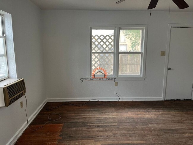 Building Photo - All Bills Paid--2 bed 1 bath home